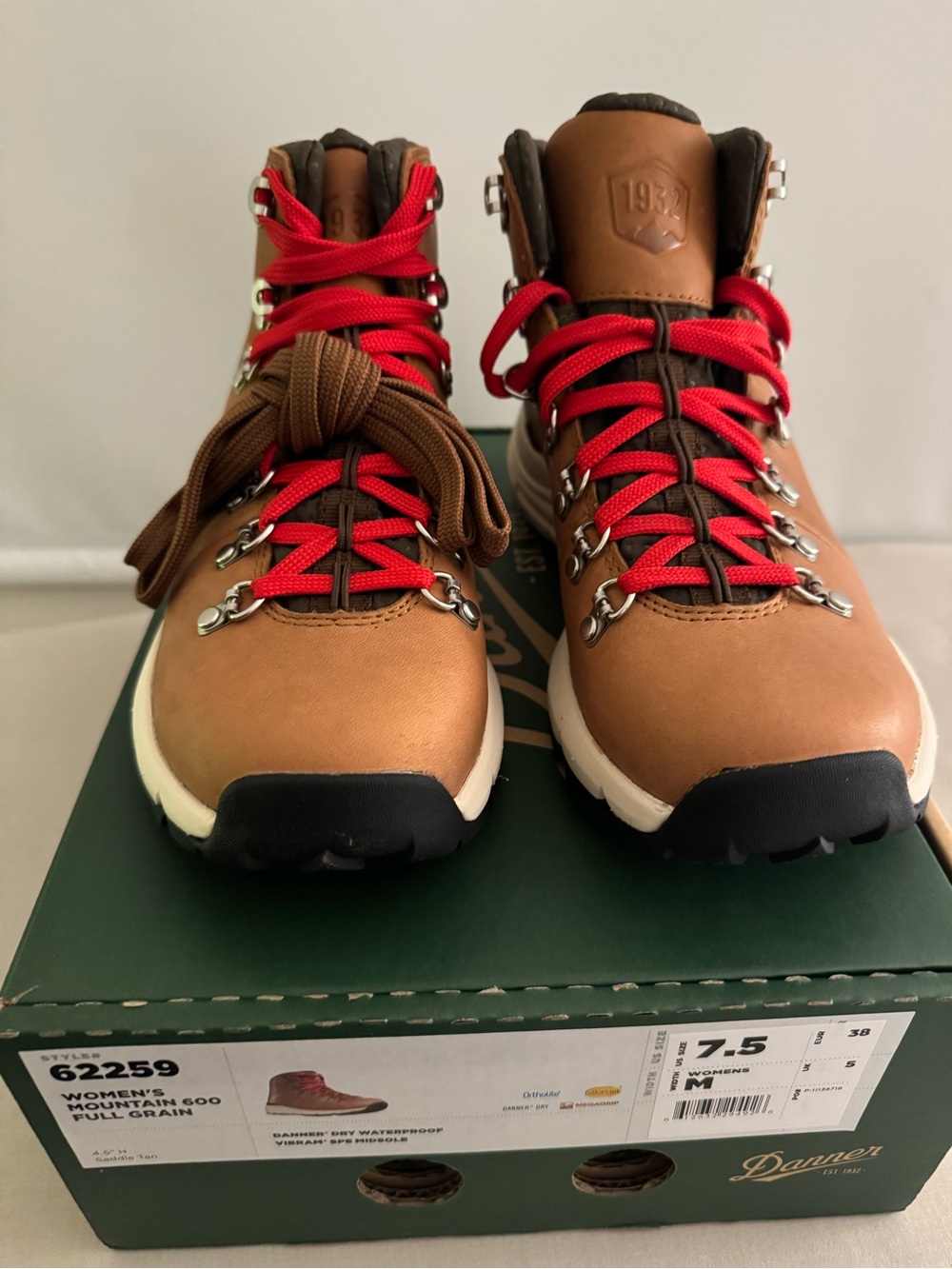 Danner Mountain 600 Women's Saddle Tan Boots with Red Laces - Picture 6 of 14